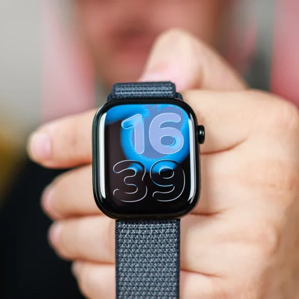 Apple Launches watchOS 27 with Smarter Siri AI